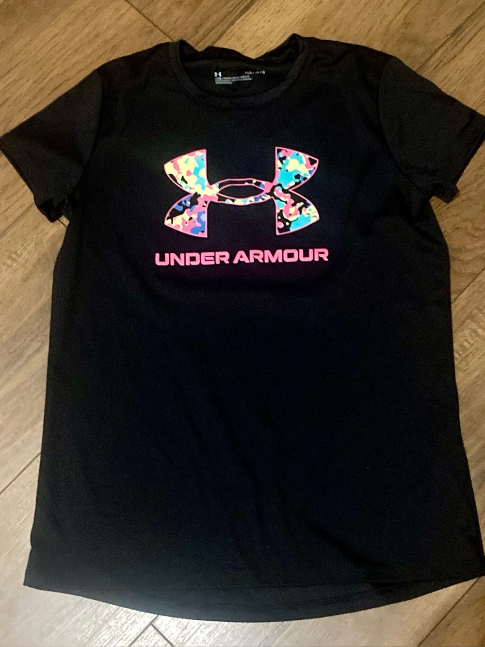 Girls Under Armour Black Logo Shirt Size Youth Large NWOT